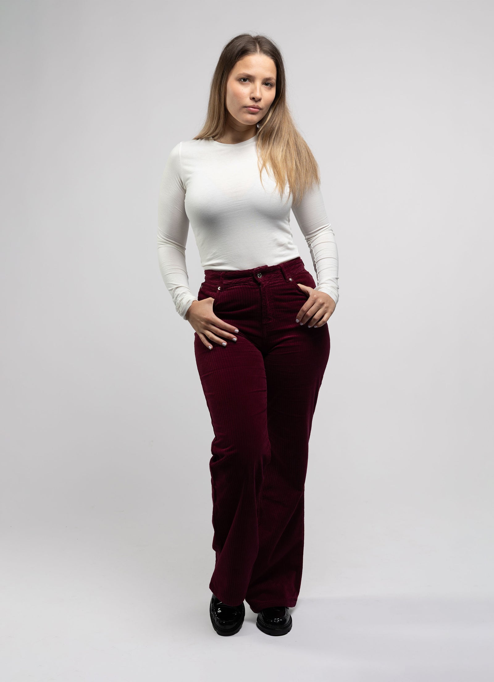 PANTALON FLARE PRUNE