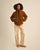 Femme de face mains dans les poches portant la doudoune puffer en velours côtelé camel Côtelé Paris